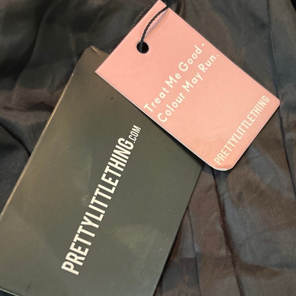 Pretty Little Thing Black Woven Cinched Curve Hem Blazer - Picture 14 of 16